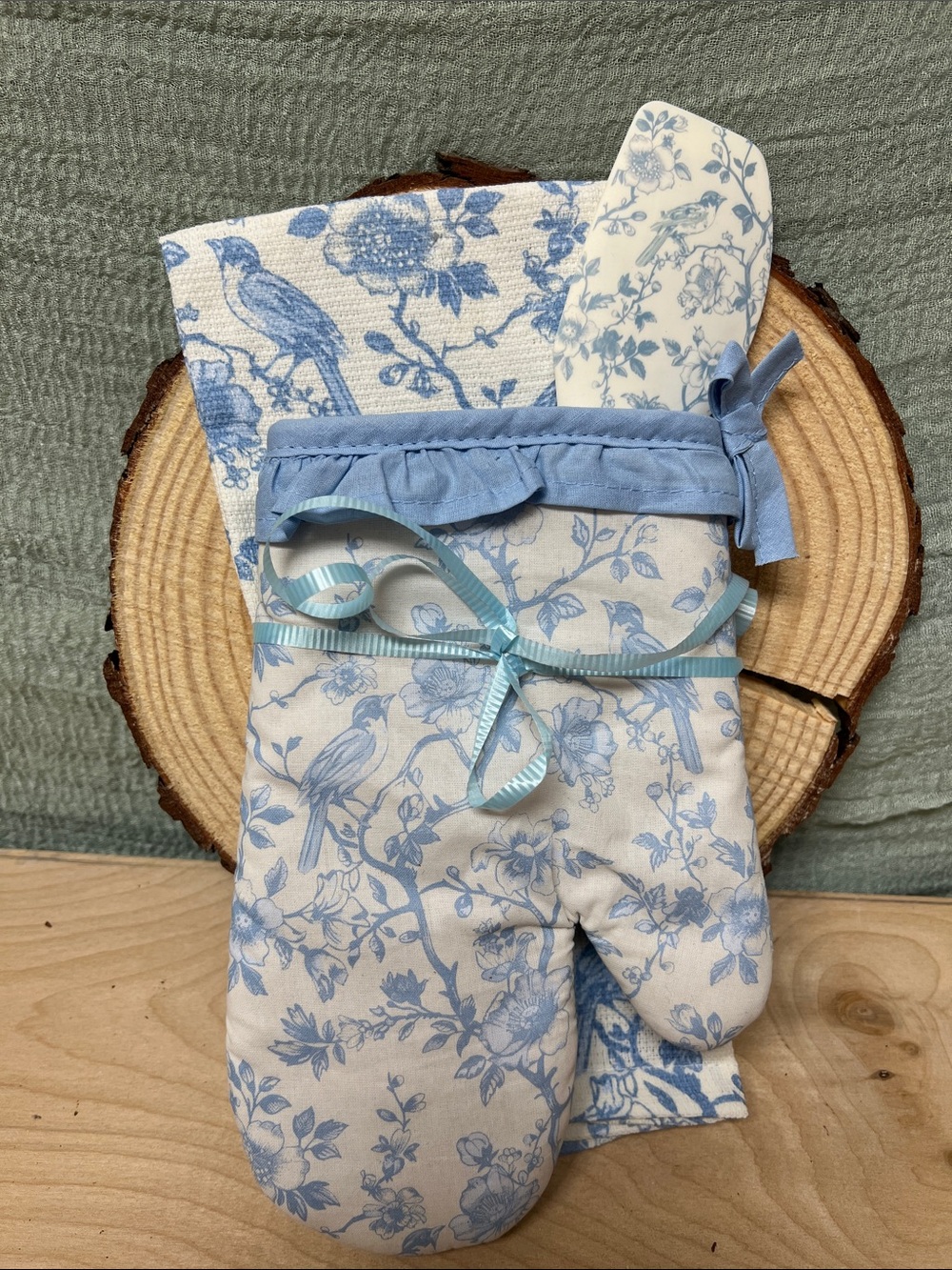 Blue Toile Oven Mitt and Towel Set